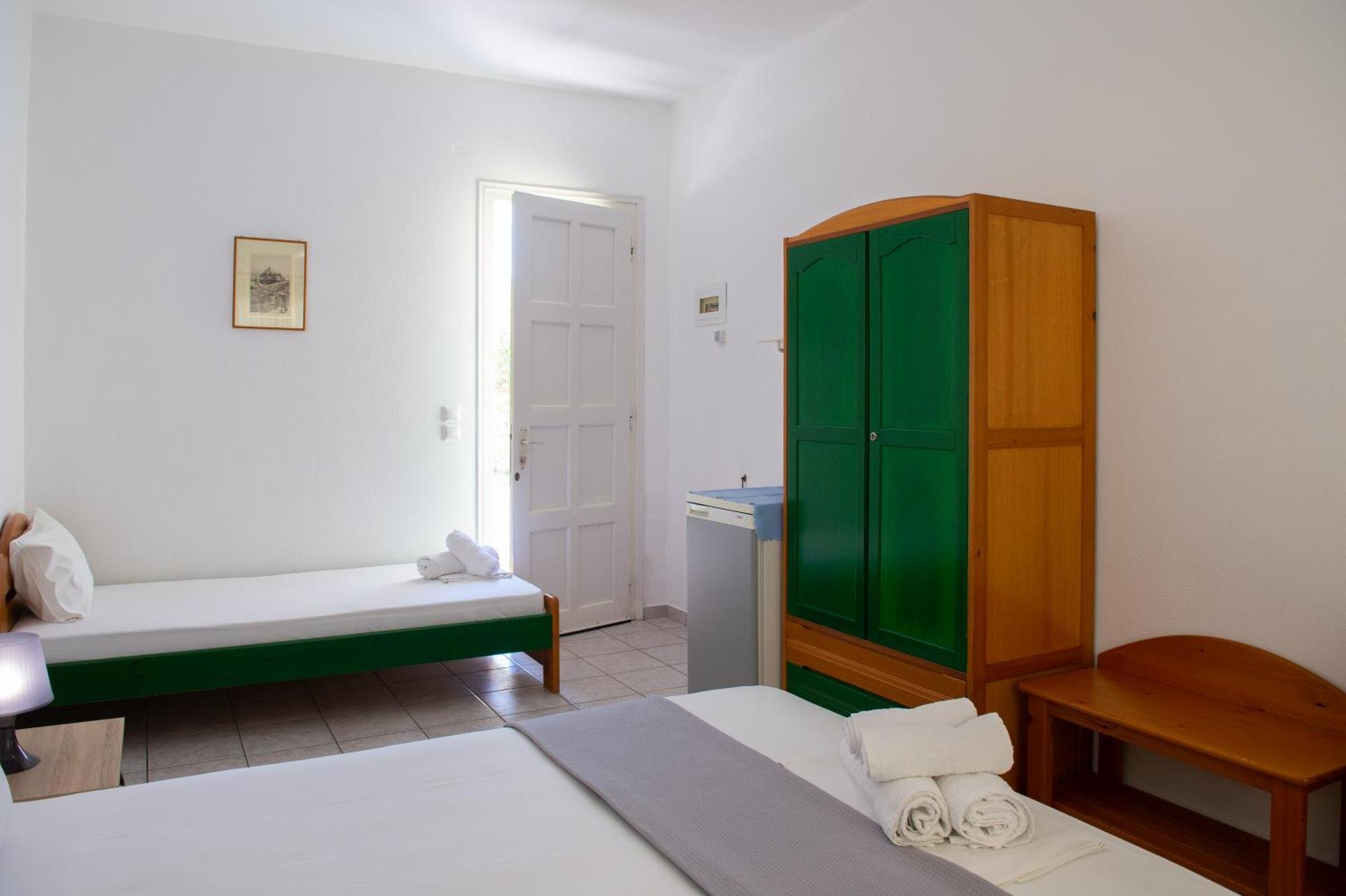 Morpheas Pension Rooms & Apartments Kamares  Zimmer foto